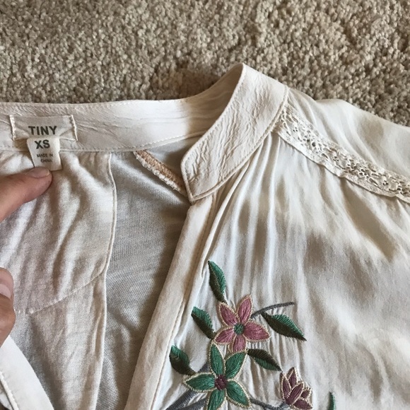 Anthropologie embroidered button-down, 3/4 sleeve - Picture 3 of 5